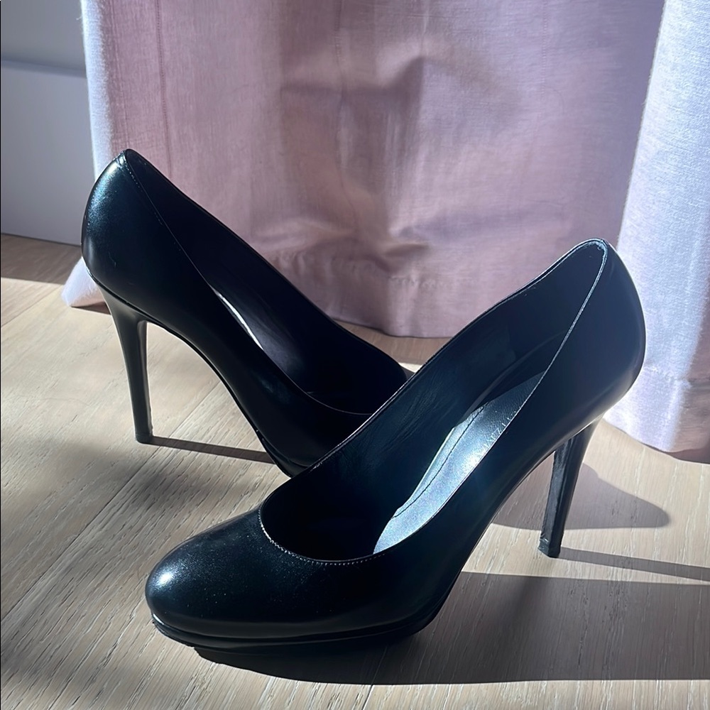 Leather basic black timeless heel